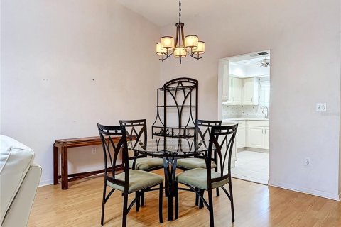 Condo in Bradenton, Florida, 2 bedrooms  № 2377880 - photo 16