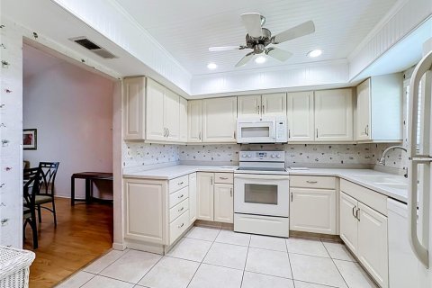 Condo in Bradenton, Florida, 2 bedrooms  № 2377880 - photo 12