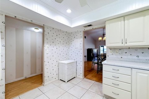Condo in Bradenton, Florida, 2 bedrooms  № 2377880 - photo 11
