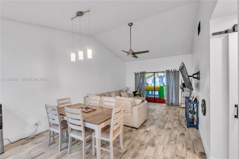 House in Tamarac, Florida 3 bedrooms, 95.97 sq.m. № 2001991 - photo 4