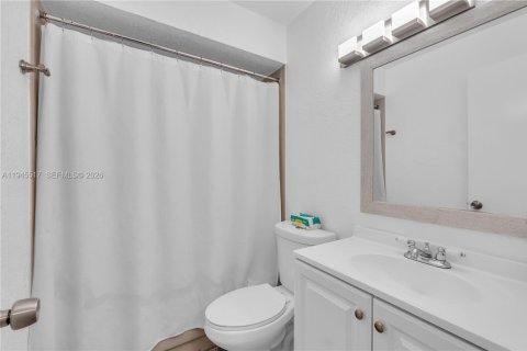 House in Tamarac, Florida 3 bedrooms, 95.97 sq.m. № 2001991 - photo 9