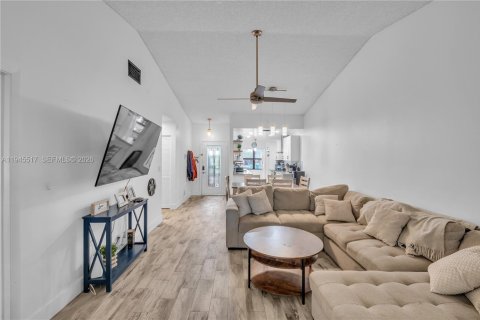 House in Tamarac, Florida 3 bedrooms, 95.97 sq.m. № 2001991