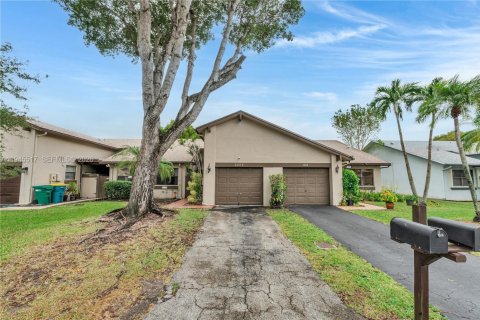 House in Tamarac, Florida 3 bedrooms, 95.97 sq.m. № 2001991 - photo 14