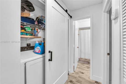 House in Tamarac, Florida 3 bedrooms, 95.97 sq.m. № 2001991 - photo 10