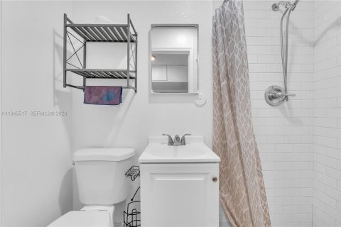 House in Tamarac, Florida 3 bedrooms, 95.97 sq.m. № 2001991 - photo 12