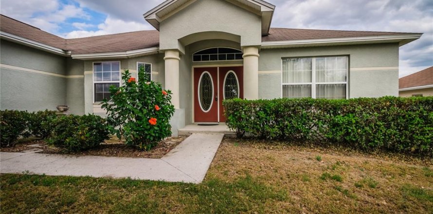 House in Lakeland, Florida 3 bedrooms, 151.71 sq.m. № 1766002