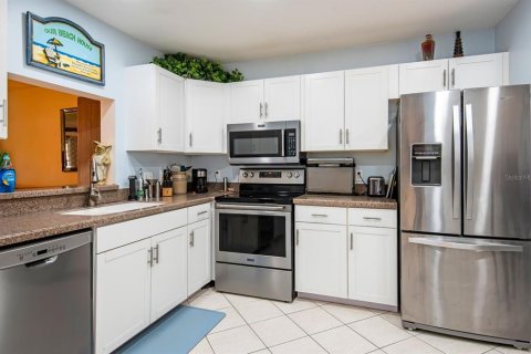Condo in Bradenton, Florida, 2 bedrooms  № 1679961 - photo 7