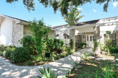 House in Palm Harbor, Florida 3 bedrooms, 247.12 sq.m. № 2225359