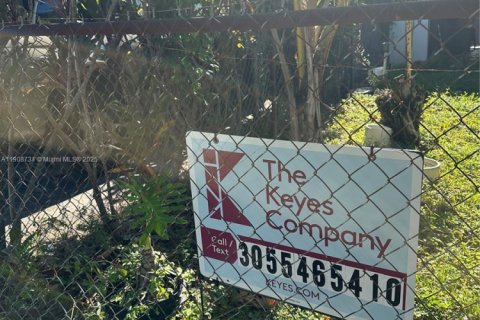 House in Miami Gardens, Florida 4 bedrooms, 124.86 sq.m. № 1966986 - photo 2