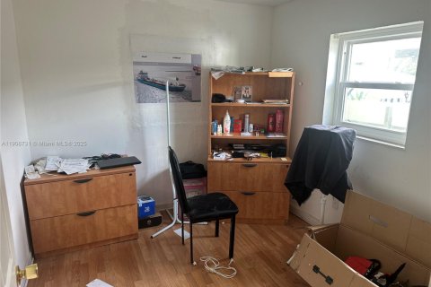 House in Miami Gardens, Florida 4 bedrooms, 124.86 sq.m. № 1966986 - photo 17