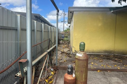 House in Miami Gardens, Florida 4 bedrooms, 124.86 sq.m. № 1966986 - photo 9