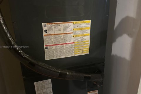 House in Miami Gardens, Florida 4 bedrooms, 124.86 sq.m. № 1966986 - photo 18