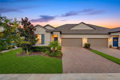 Casa en Land O' Lakes, Florida 3 dormitorios, 182.83 m2 № 2324395