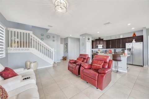 Casa en venta en Homestead, Florida, 5 dormitorios, 235.41 m2 № 2428171 - foto 13