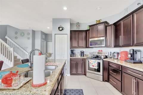 Casa en venta en Homestead, Florida, 5 dormitorios, 235.41 m2 № 2428171 - foto 9