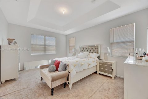 Casa en venta en Homestead, Florida, 5 dormitorios, 235.41 m2 № 2428171 - foto 17