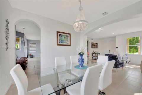 Casa en venta en Homestead, Florida, 5 dormitorios, 235.41 m2 № 2428171 - foto 7