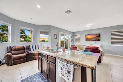 Casa en venta en Homestead, Florida, 5 dormitorios, 235.41 m2 № 2428171 - foto 10
