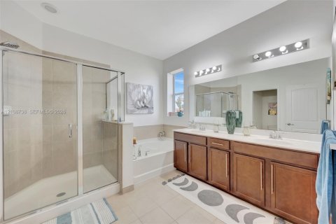Casa en venta en Homestead, Florida, 5 dormitorios, 235.41 m2 № 2428171 - foto 19