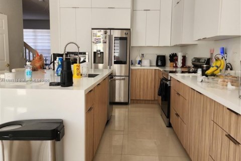 Condo in Pembroke Pines, Florida, 3 bedrooms  № 1963897 - photo 4