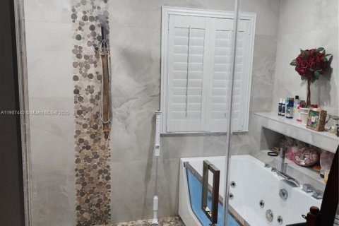 Condo in Pembroke Pines, Florida, 3 bedrooms  № 1963897 - photo 10