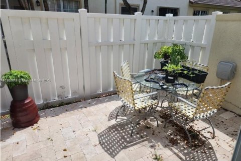 Condo in Pembroke Pines, Florida, 3 bedrooms  № 1963897 - photo 7