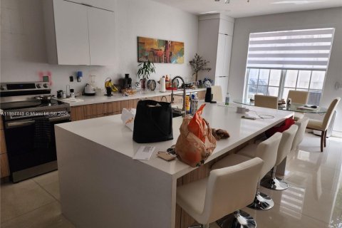 Condo in Pembroke Pines, Florida, 3 bedrooms  № 1963897 - photo 3