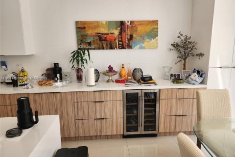 Condo in Pembroke Pines, Florida, 3 bedrooms  № 1963897 - photo 1