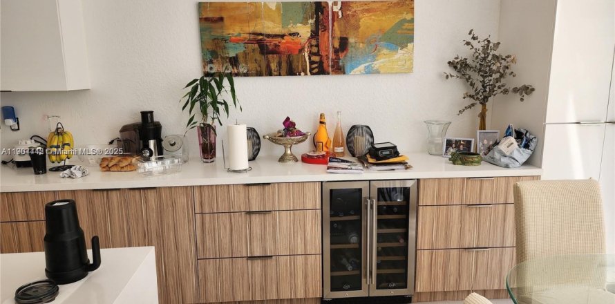 Condo in Pembroke Pines, Florida, 3 bedrooms  № 1963897