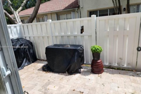 Condo in Pembroke Pines, Florida, 3 bedrooms  № 1963897 - photo 8