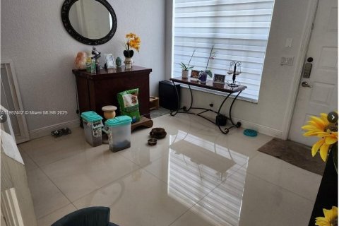 Condo in Pembroke Pines, Florida, 3 bedrooms  № 1963897 - photo 6
