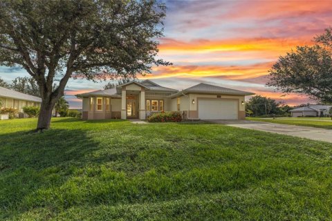 Villa ou maison à vendre à Punta Gorda, Floride: 3 chambres, 185.62 m2 № 1903550 - photo 1