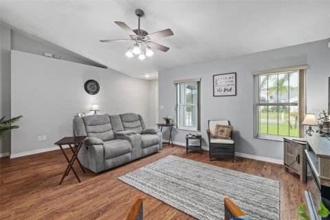 House in Palm Coast, Florida 3 bedrooms, 138.42 sq.m. № 1919656 - photo 9