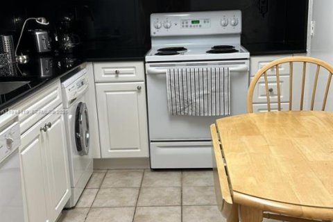 Снять в аренду кондоминиум в Холливуд, Флорида 1 спальня, 77.57м2, № 2066811 - фото 9