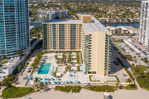 Снять в аренду кондоминиум в Холливуд, Флорида 1 спальня, 77.57м2, № 2066811 - фото 19