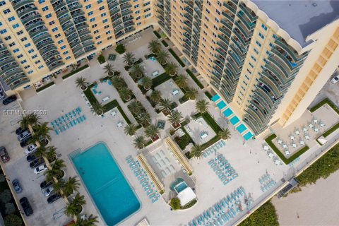 Снять в аренду кондоминиум в Холливуд, Флорида 1 спальня, 77.57м2, № 2066811 - фото 29