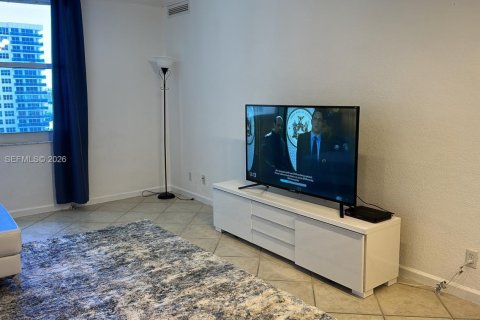 Снять в аренду кондоминиум в Холливуд, Флорида 1 спальня, 77.57м2, № 2066811 - фото 5