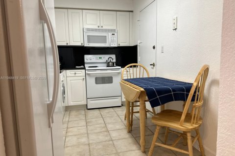 Снять в аренду кондоминиум в Холливуд, Флорида 1 спальня, 77.57м2, № 2066811 - фото 8