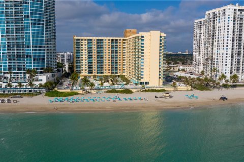 Снять в аренду кондоминиум в Холливуд, Флорида 1 спальня, 77.57м2, № 2066811 - фото 24