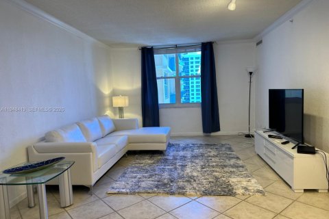 Снять в аренду кондоминиум в Холливуд, Флорида 1 спальня, 77.57м2, № 2066811 - фото 3