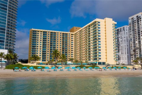 Снять в аренду кондоминиум в Холливуд, Флорида 1 спальня, 77.57м2, № 2066811 - фото 27