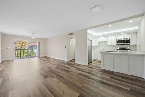 Copropriété à louer à Miami, Floride: 2 chambres, 102.38 m2 № 2043185 - photo 3