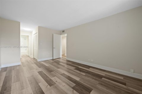 Copropriété à louer à Miami, Floride: 2 chambres, 102.38 m2 № 2043185 - photo 15