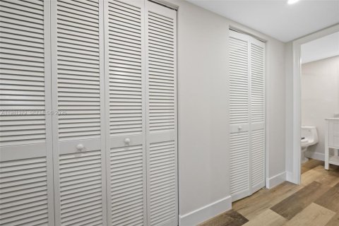 Copropriété à louer à Miami, Floride: 2 chambres, 102.38 m2 № 2043185 - photo 18