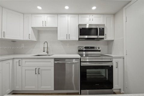 Copropriété à louer à Miami, Floride: 2 chambres, 102.38 m2 № 2043185 - photo 8