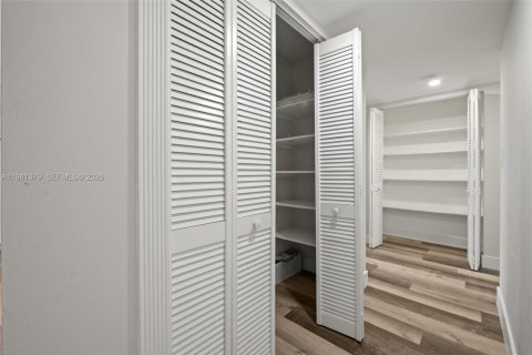 Copropriété à louer à Miami, Floride: 2 chambres, 102.38 m2 № 2043185 - photo 13
