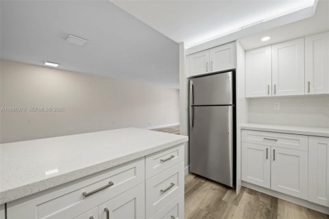 Copropriété à louer à Miami, Floride: 2 chambres, 102.38 m2 № 2043185 - photo 9