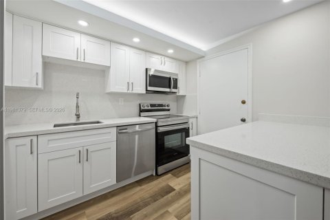 Copropriété à louer à Miami, Floride: 2 chambres, 102.38 m2 № 2043185 - photo 7