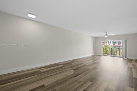 Copropriété à louer à Miami, Floride: 2 chambres, 102.38 m2 № 2043185 - photo 4