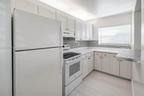 Apartamento en alquiler en Fort Lauderdale, Florida, 1 dormitorio, 57.6 m2 № 1943881 - foto 5